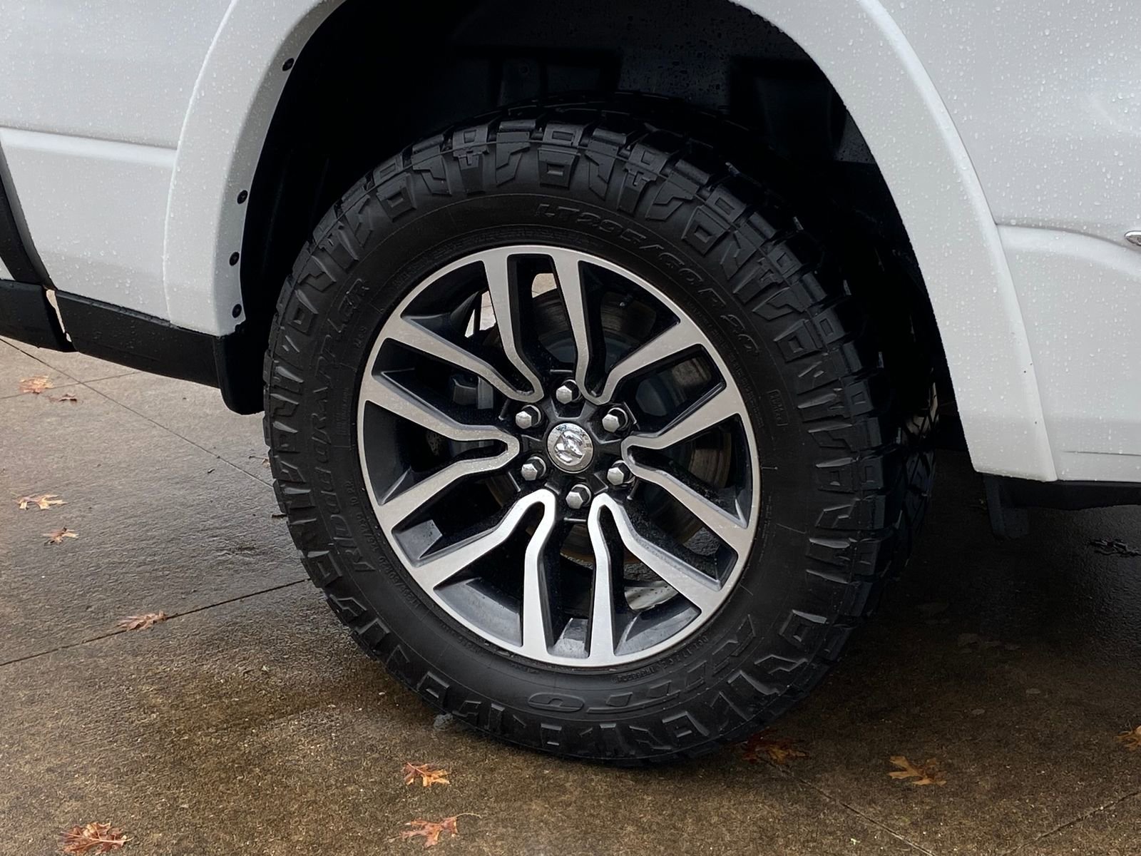 Used 2025 RAM 1500 Limited w/ Body Color Bumper Group image 8