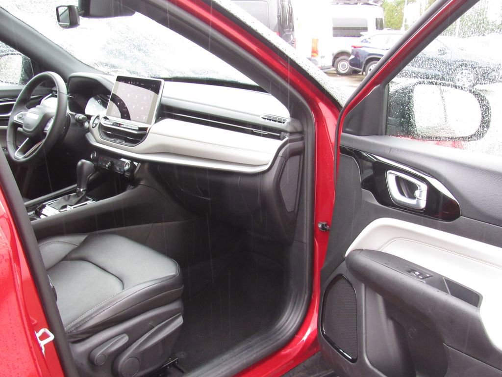 Used 2025 Jeep Compass Limited AWD/4WD image 19