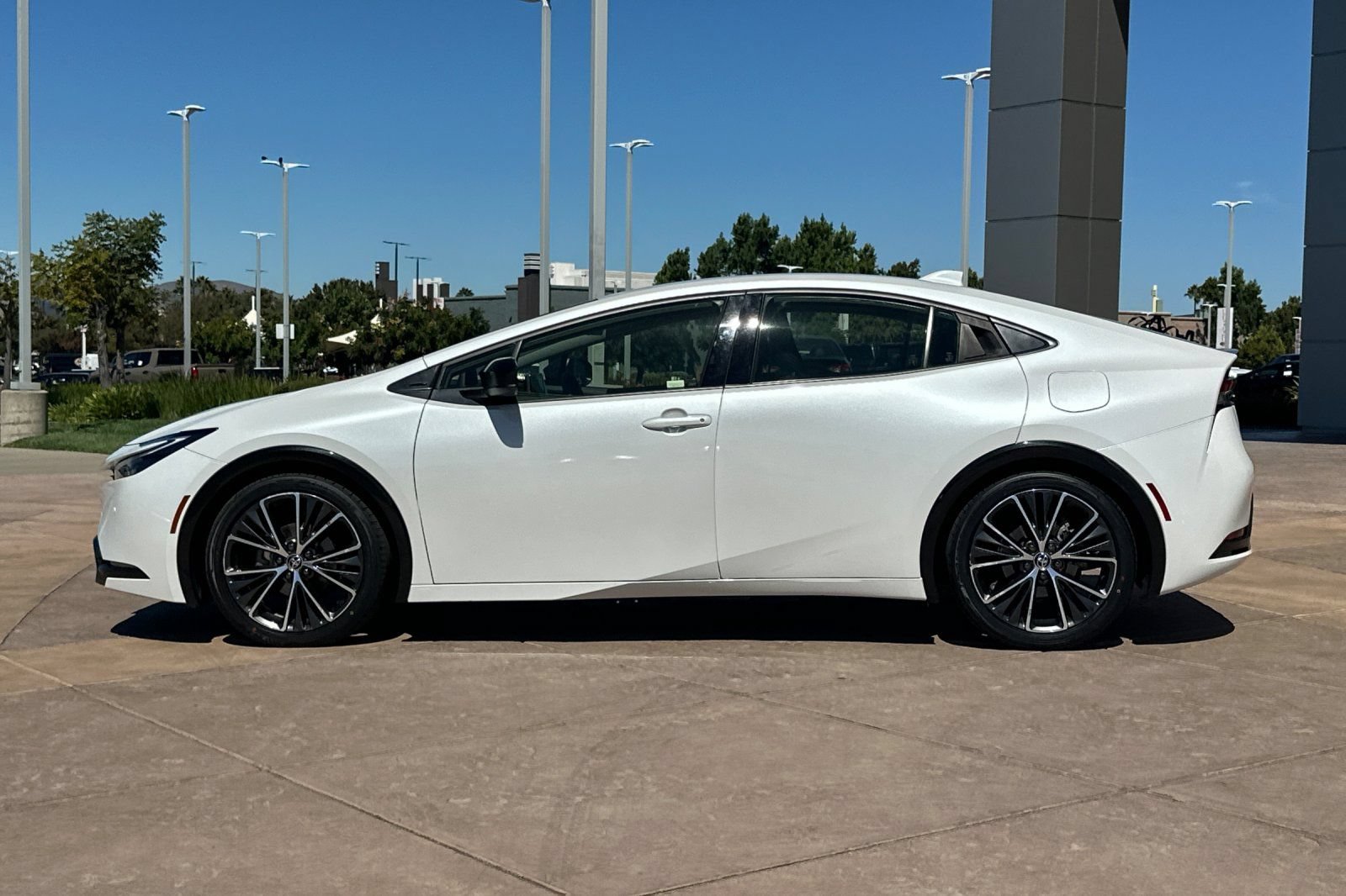 Certified 2023 Toyota Prius XLE FWD image 8