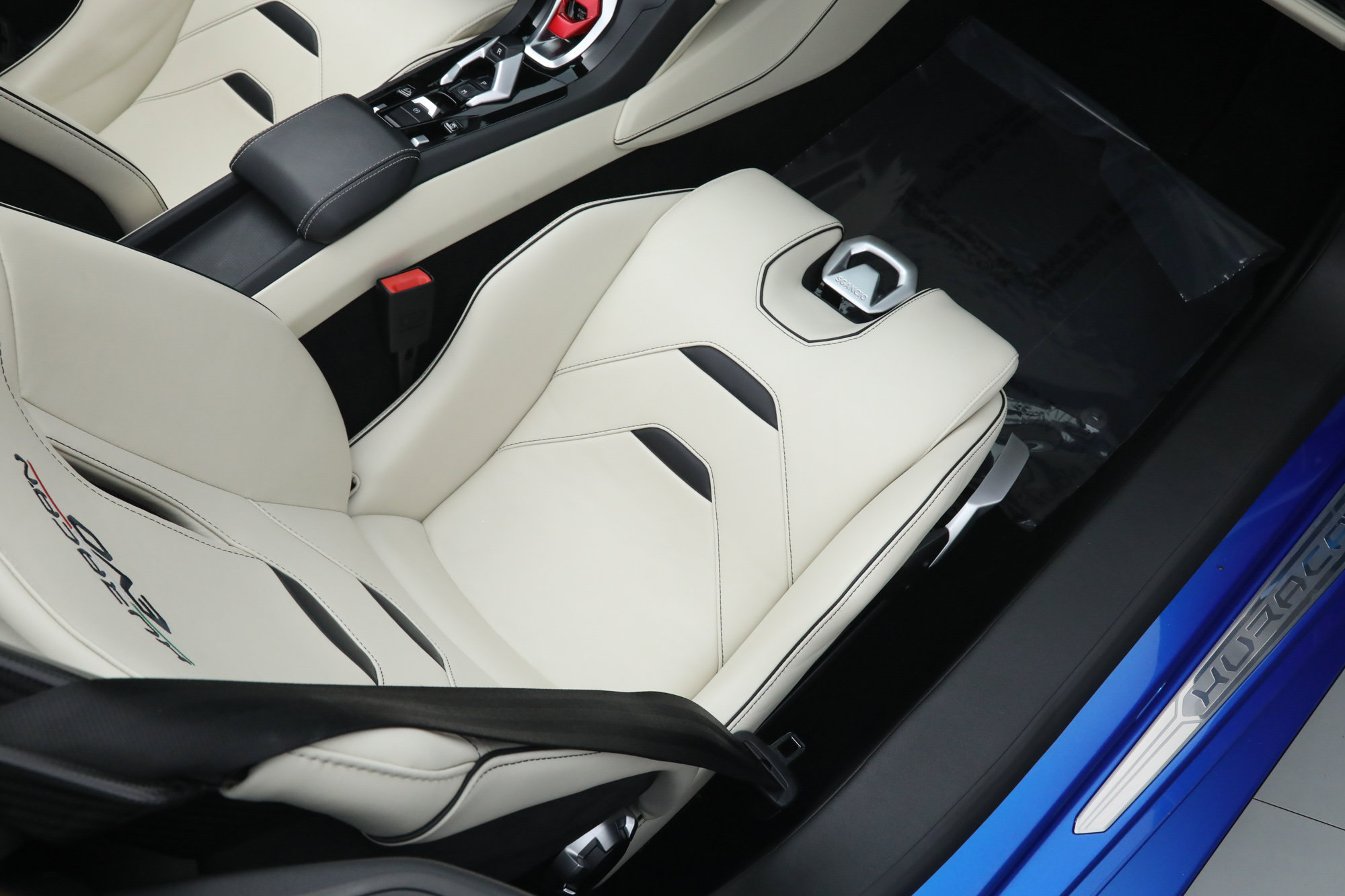 Used 2021 Lamborghini Huracan EVO RWD image 24