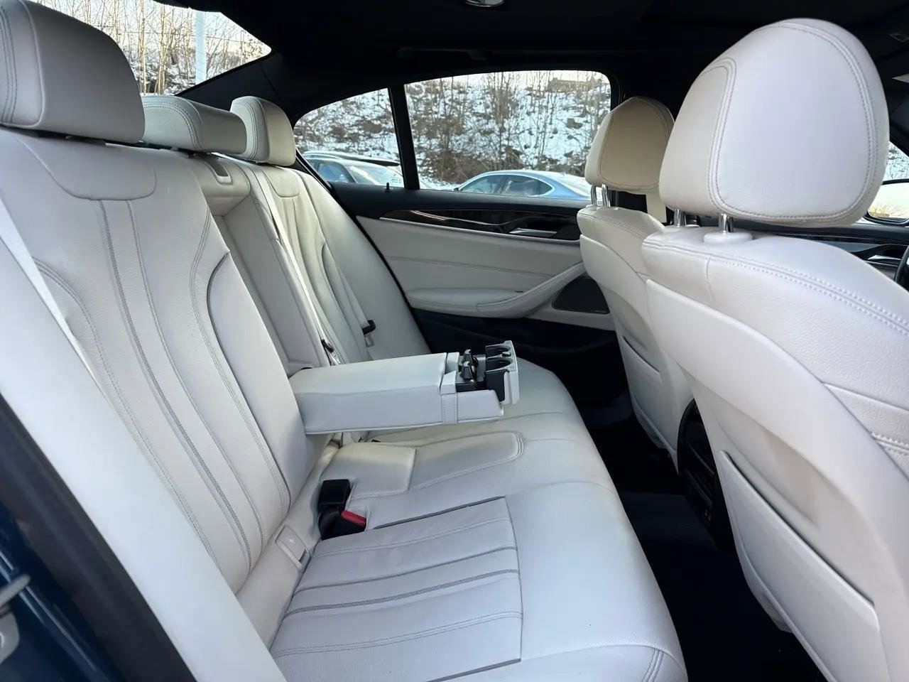 Used 2023 BMW 530e xDrive w/ Premium Package image 32