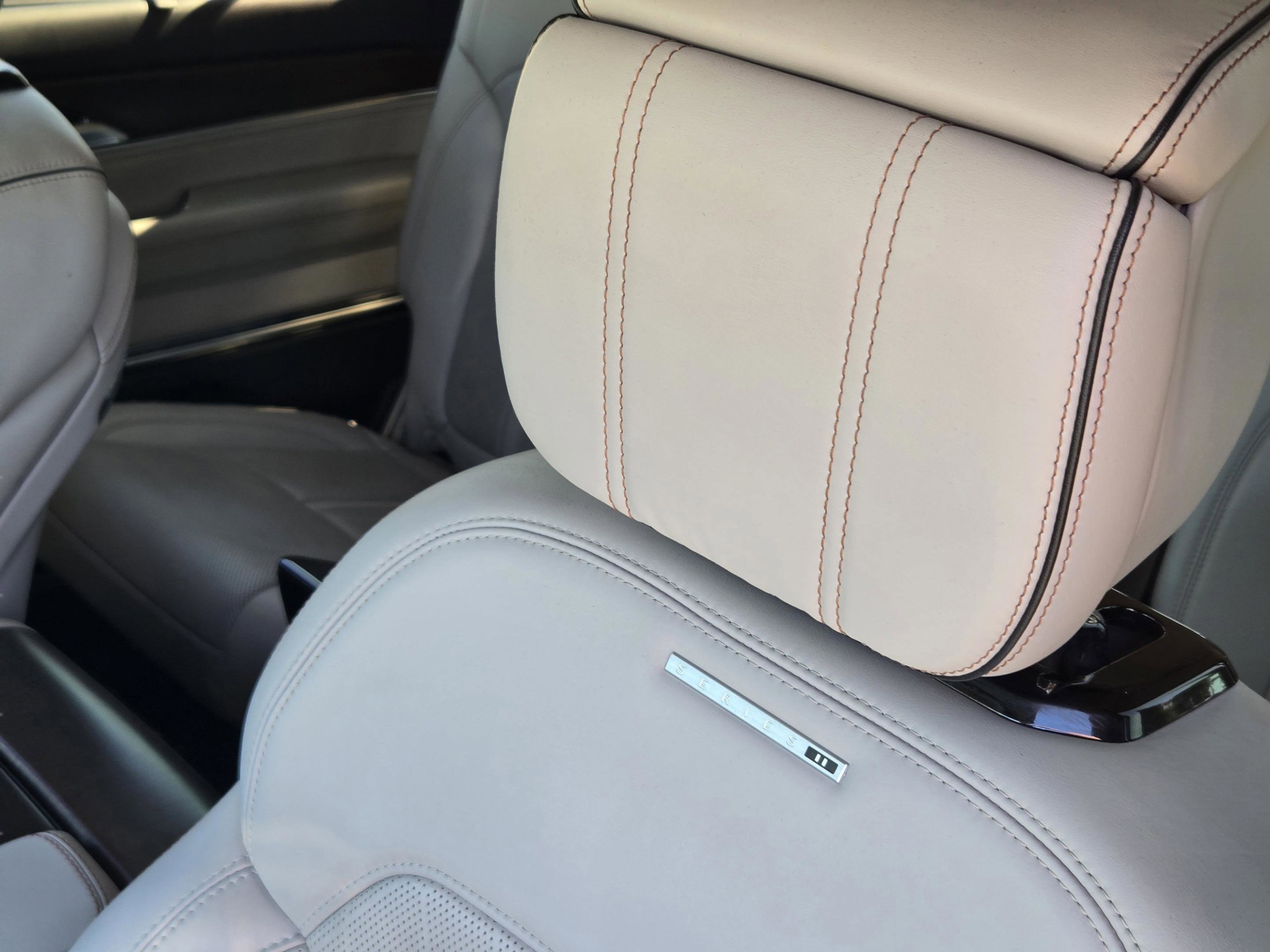 Used 2022 Jeep Grand Wagoneer Series II w/ Premium Group II AWD/4WD image 19