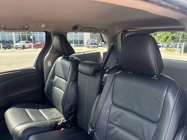 Used 2015 Toyota Sienna SE w/ SE Preferred Package FWD image 25
