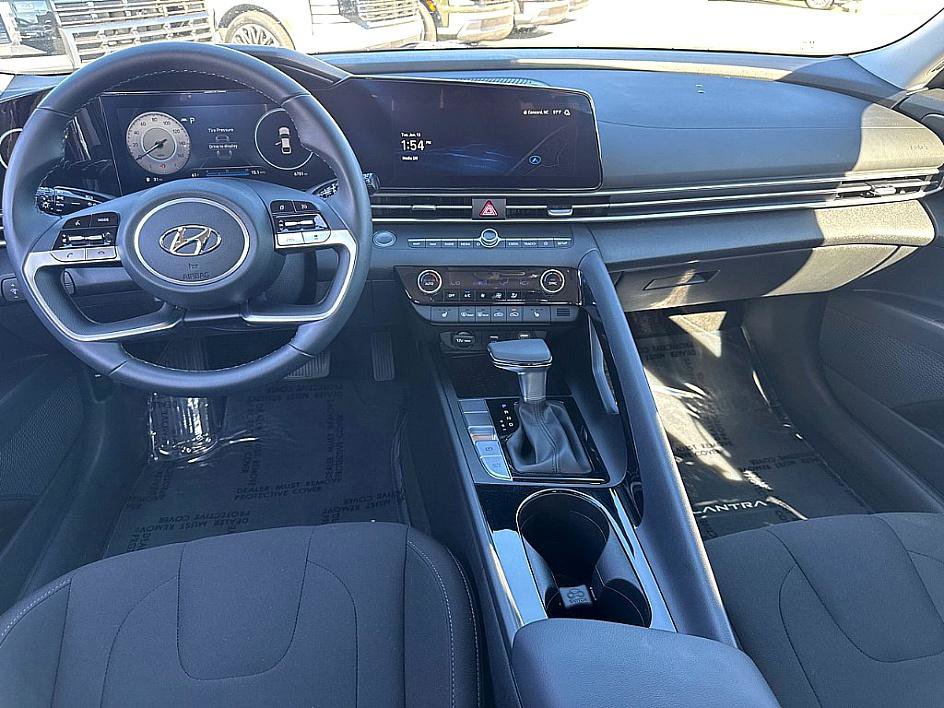 Certified 2023 Hyundai Elantra SEL w/ Convenience Package image 9