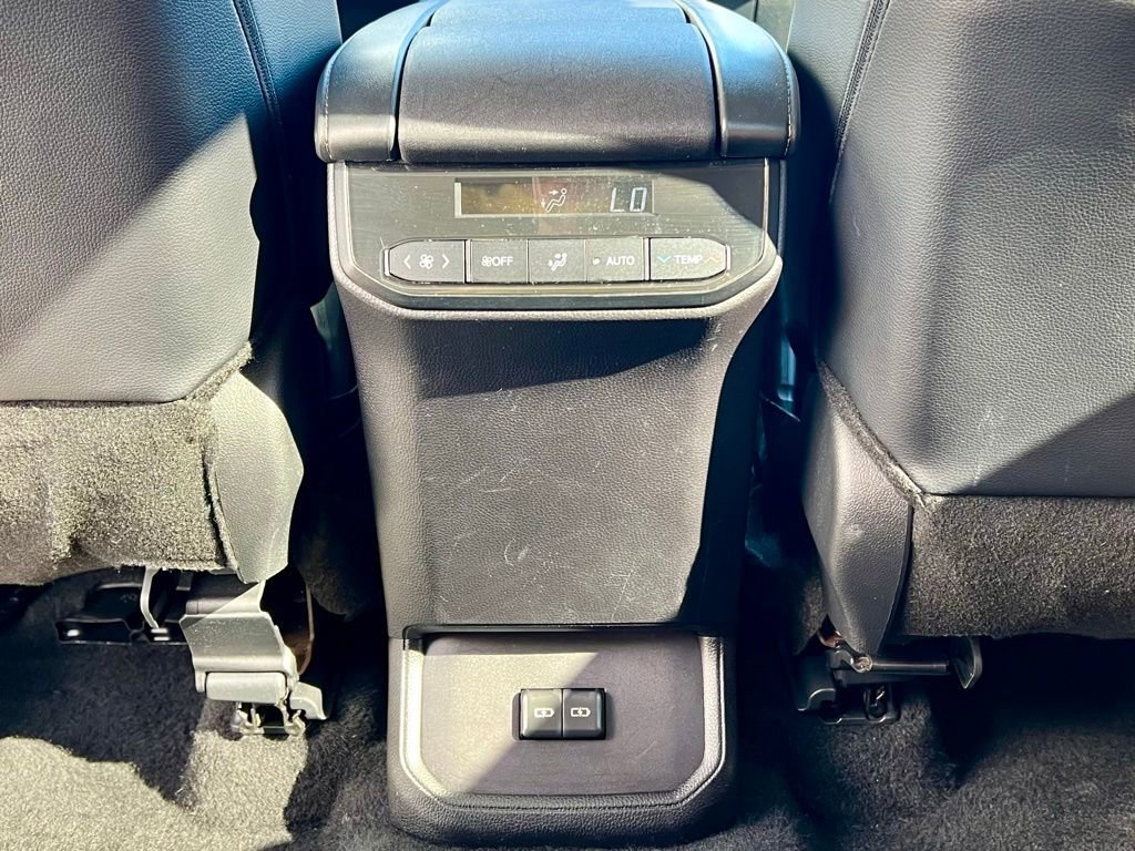 Used 2024 Toyota Highlander XLE image 35