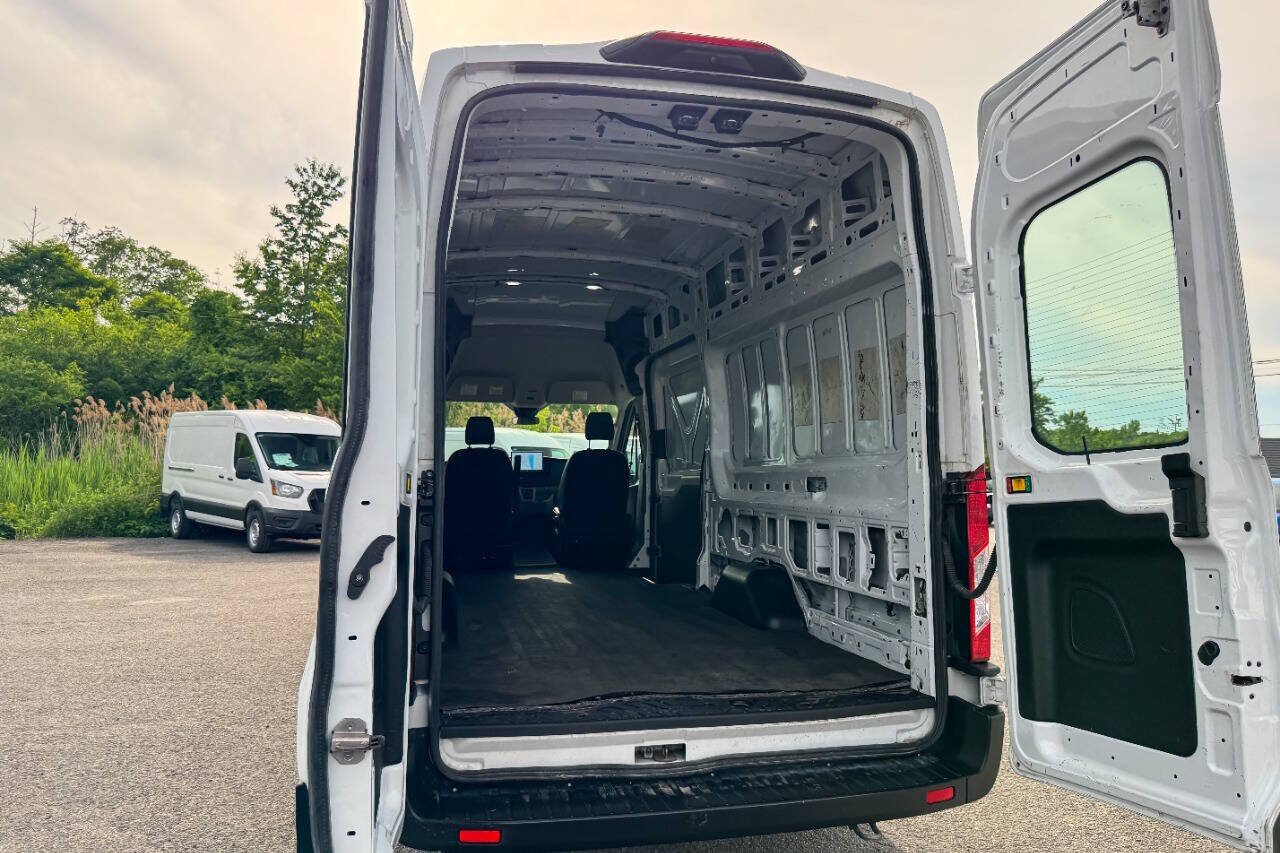 Used 2022 Ford E-Transit 148 High Roof Extended RWD image 14