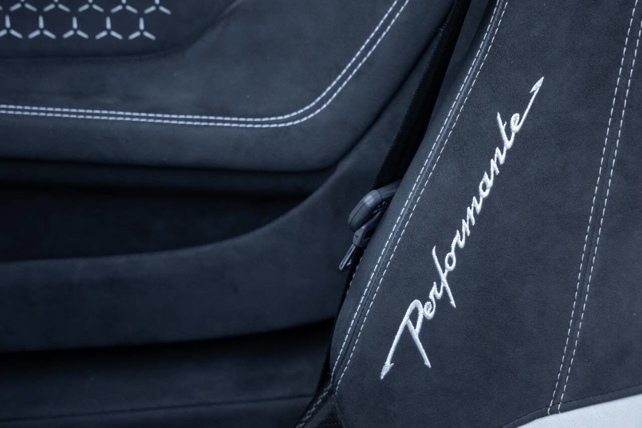 Used 2018 Lamborghini Huracan Performante image 48