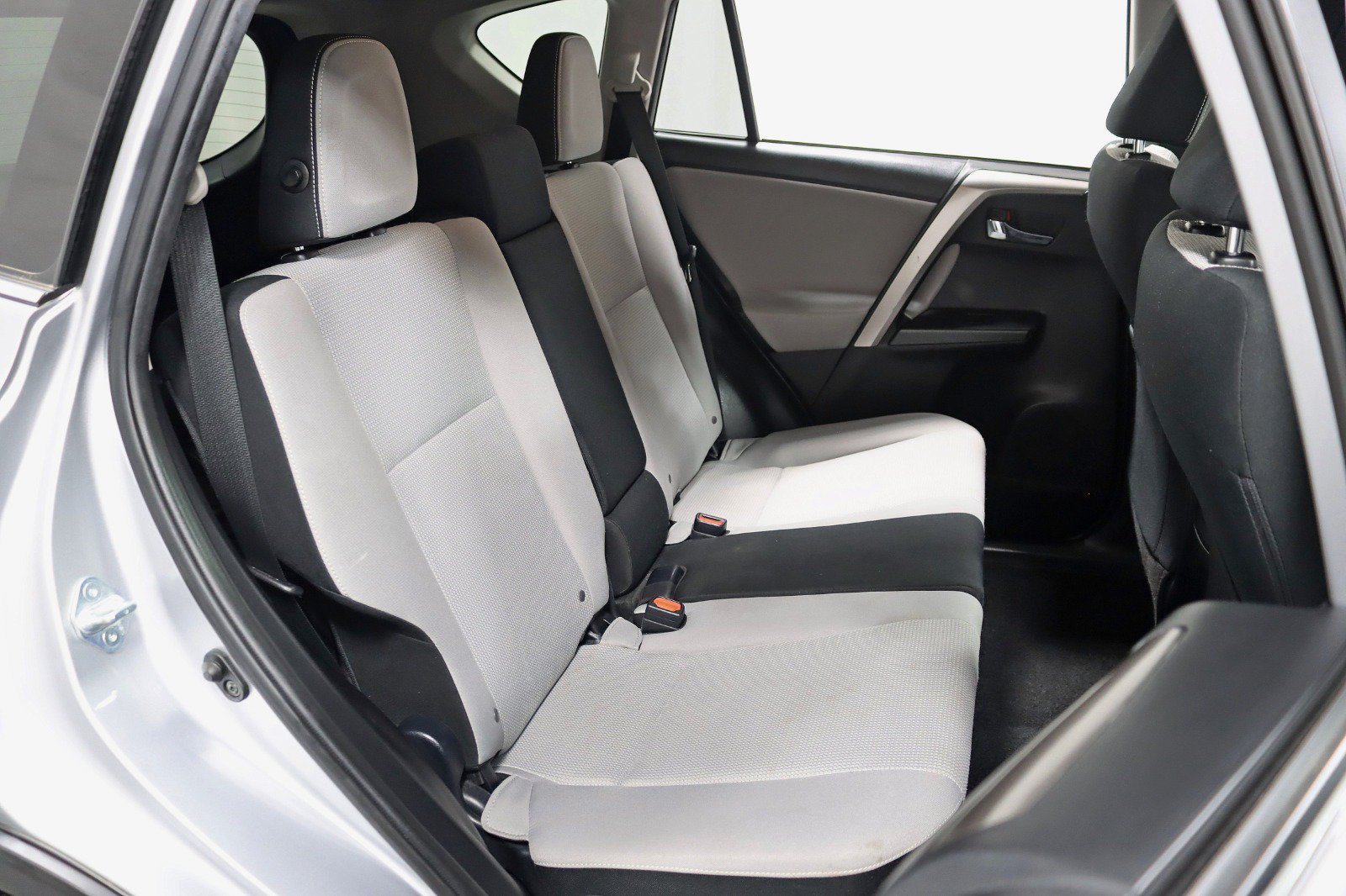 Used 2018 Toyota RAV4 XLE w/ Plus Extra Value Package AWD/4WD image 25