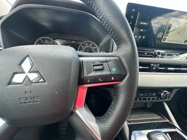 Used 2025 Mitsubishi Outlander SE AWD/4WD image 23