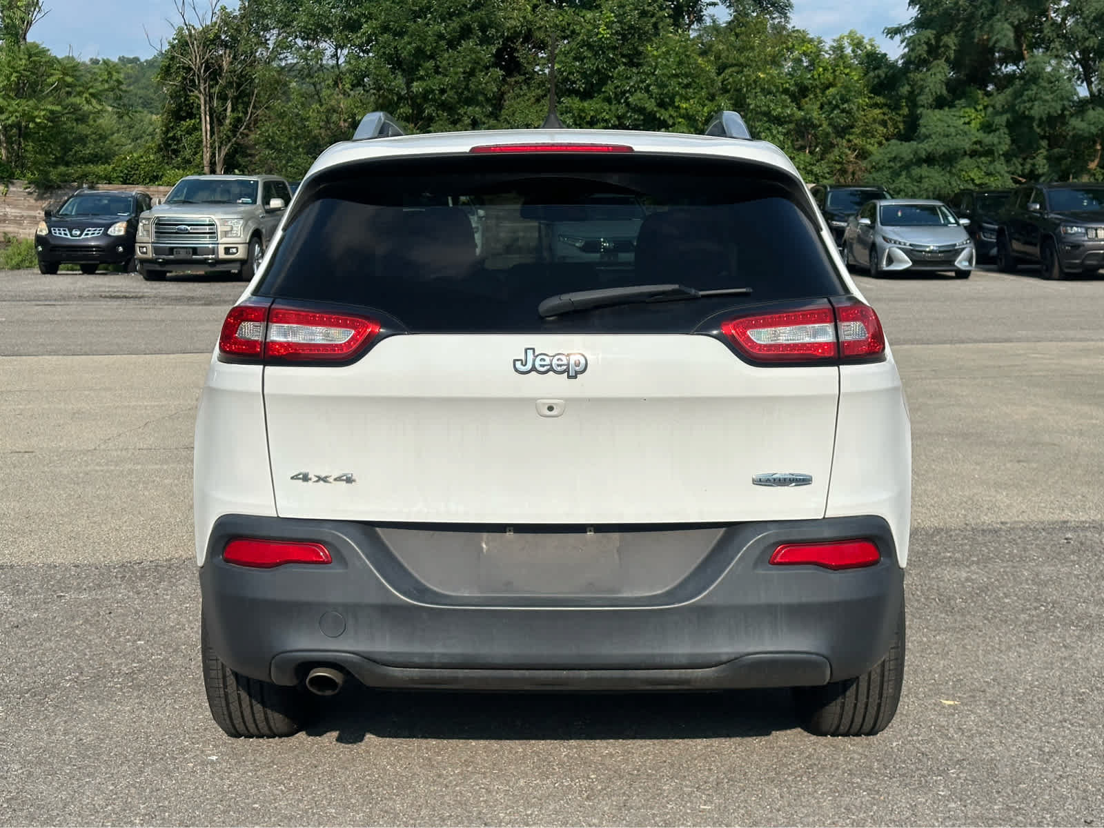 Used 2017 Jeep Cherokee Latitude w/ Cold Weather Group AWD/4WD image 6