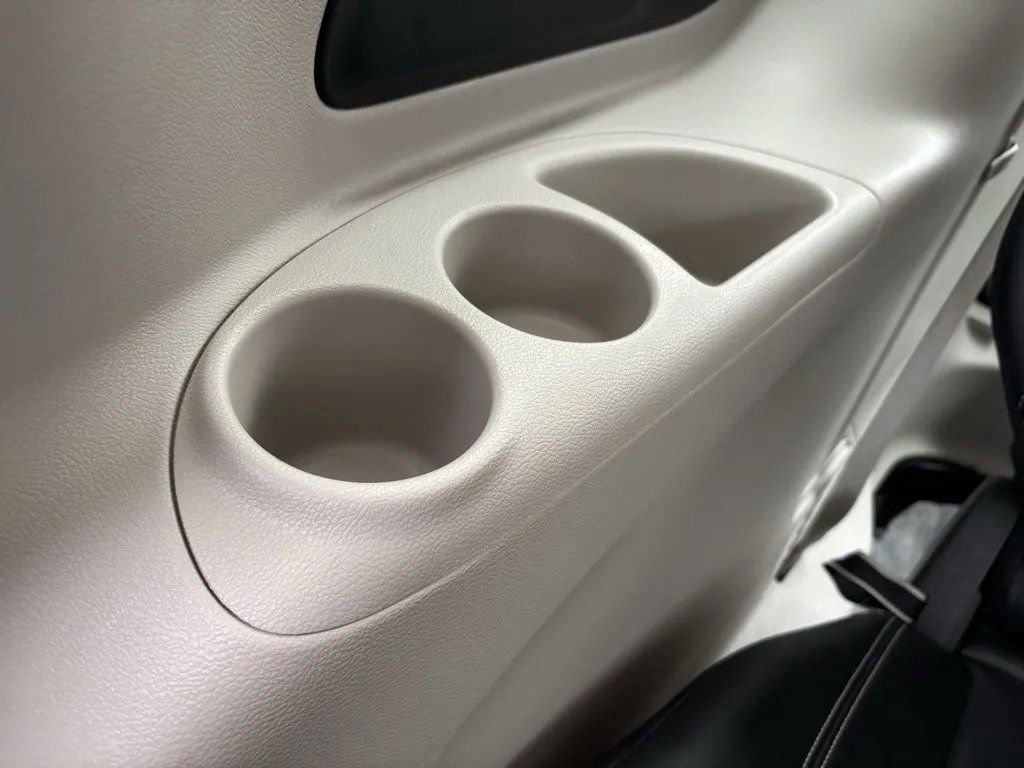 Used 2024 Chrysler Pacifica Touring-L image 33