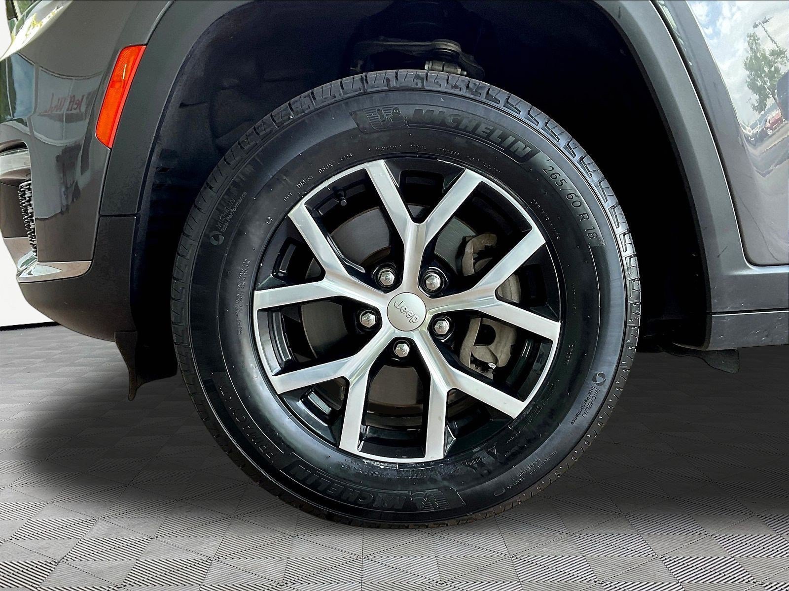 Used 2024 Jeep Grand Cherokee L Limited AWD/4WD image 34