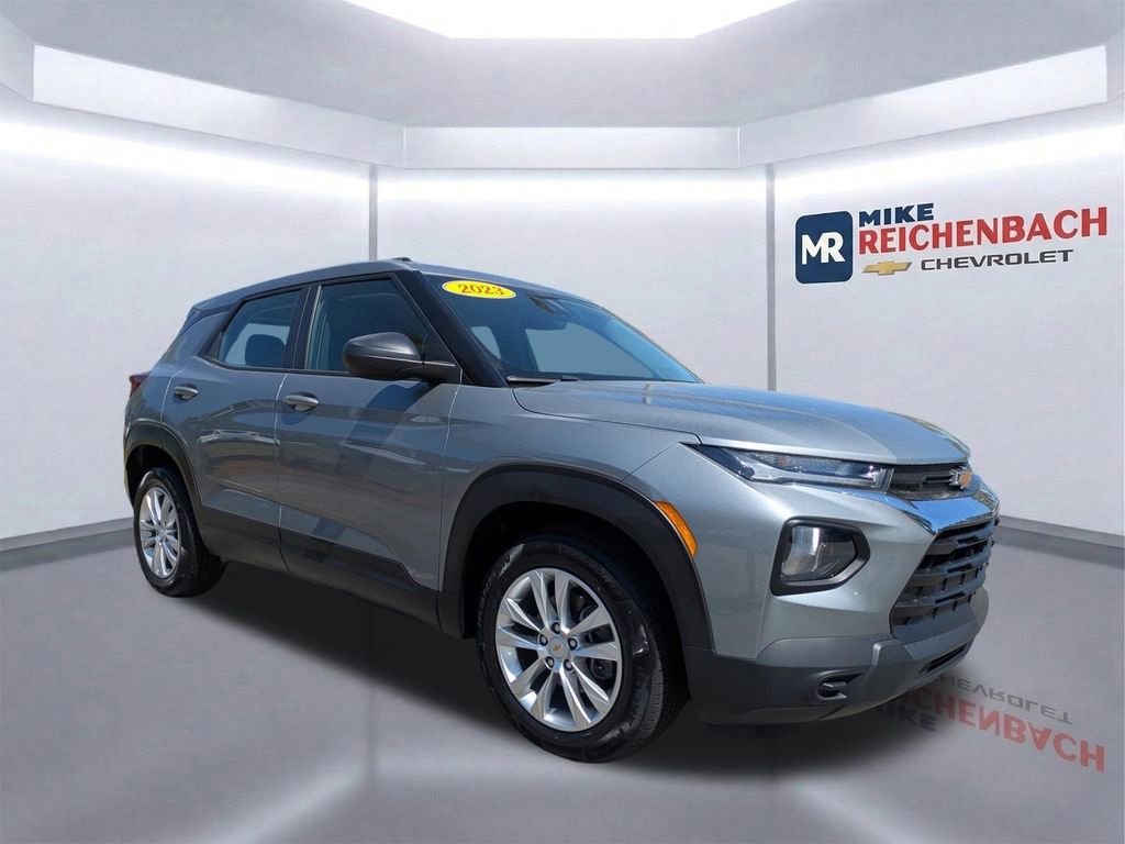 Used 2023 Chevrolet TrailBlazer LS image 2