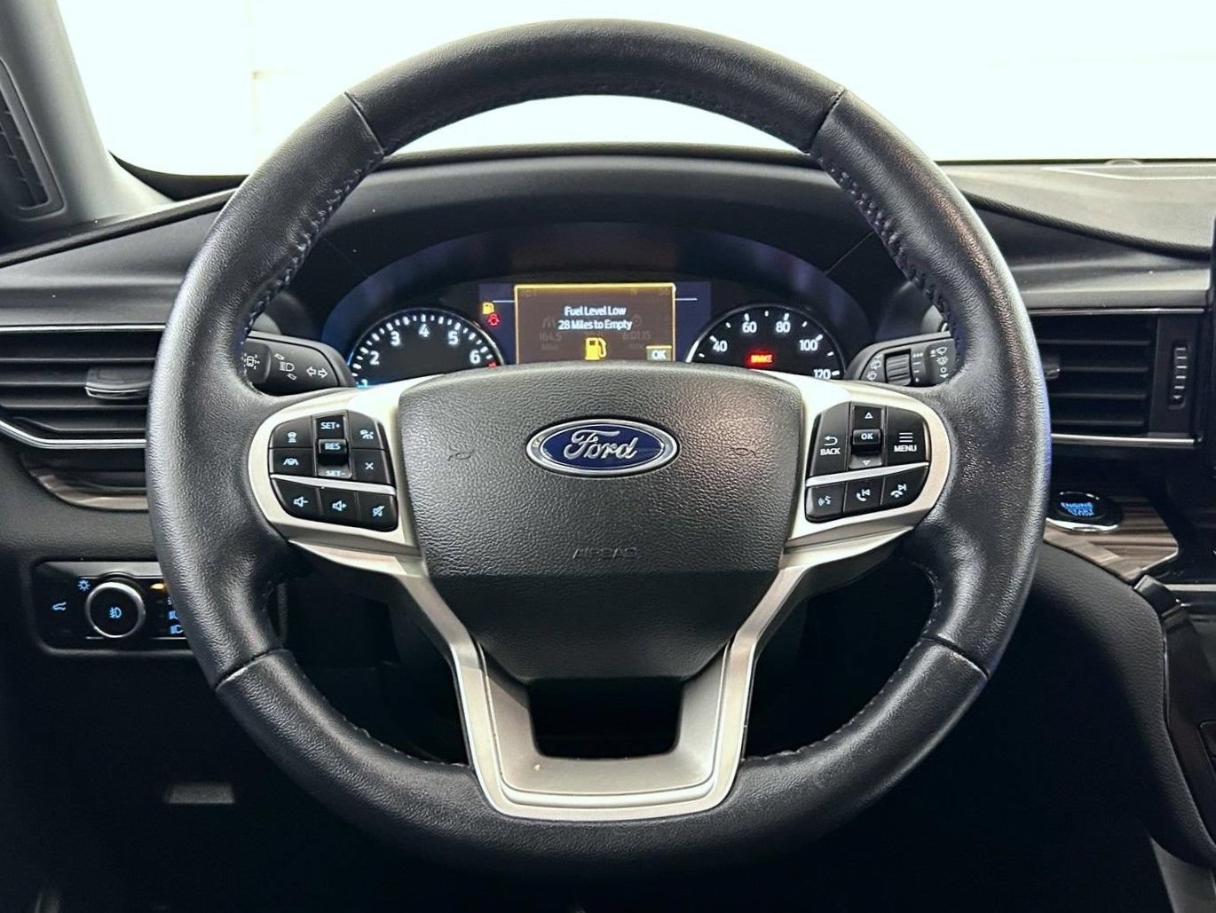 Used 2023 Ford Explorer Limited w/ Equipment Group 301A AWD/4WD image 11