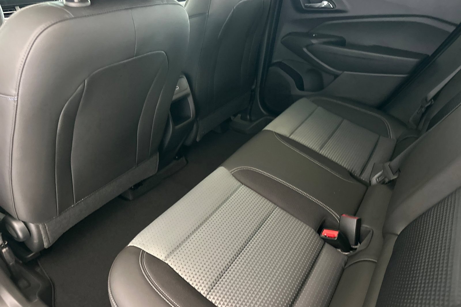 New 2026 Chevrolet Trax LT w/ Sunroof Package FWD image 12