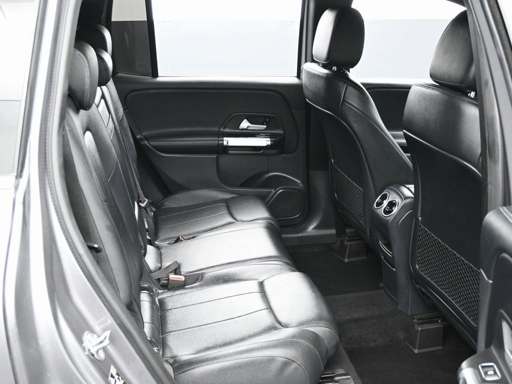 Used 2022 Mercedes-Benz GLB 250 w/ Premium Package Lite image 39