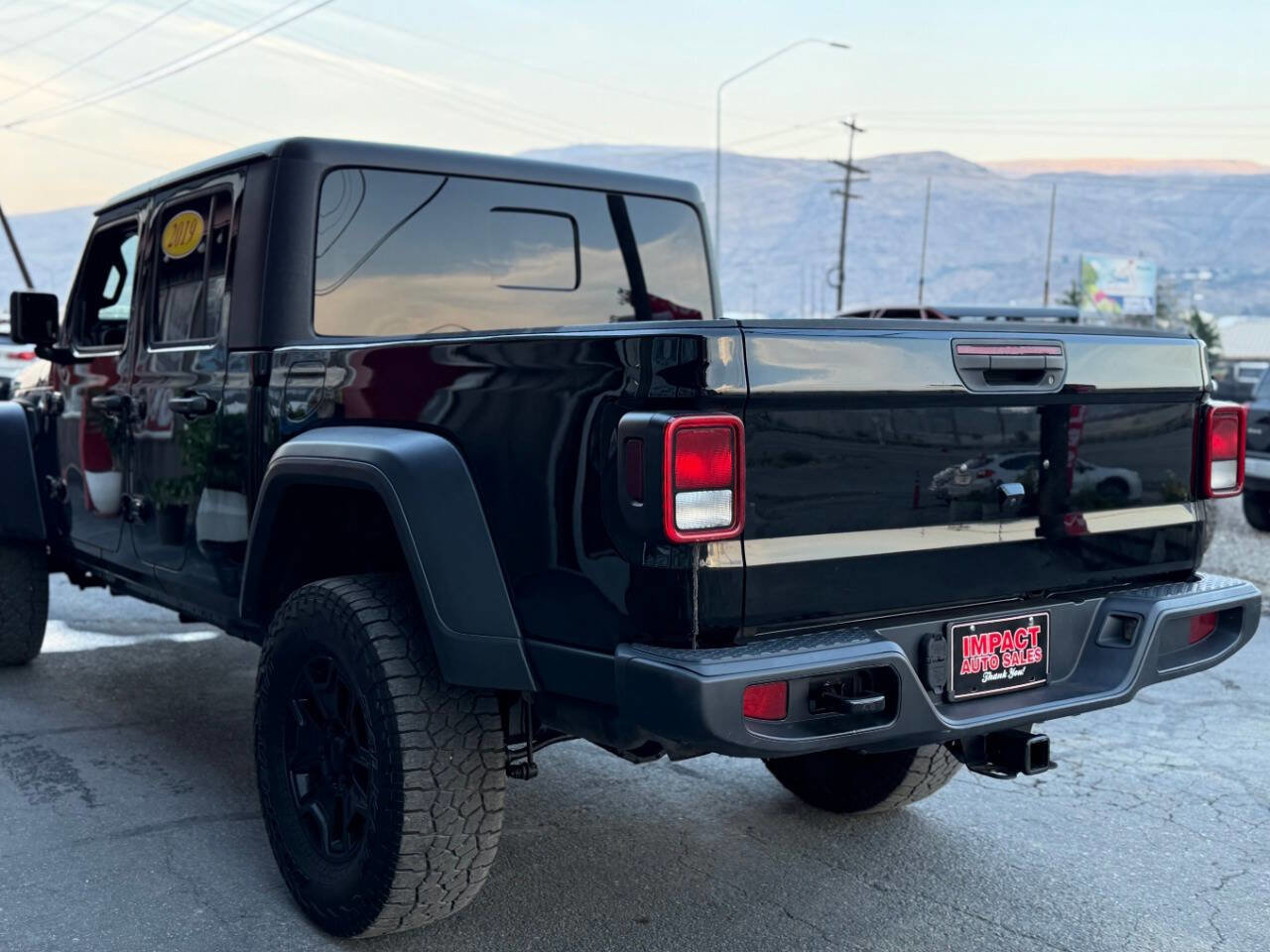 Used 2020 Jeep Gladiator Sport w/ Technology Group image 14