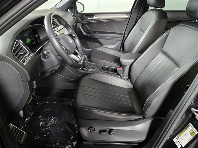 Used 2023 Volkswagen Tiguan SE R-Line image 13