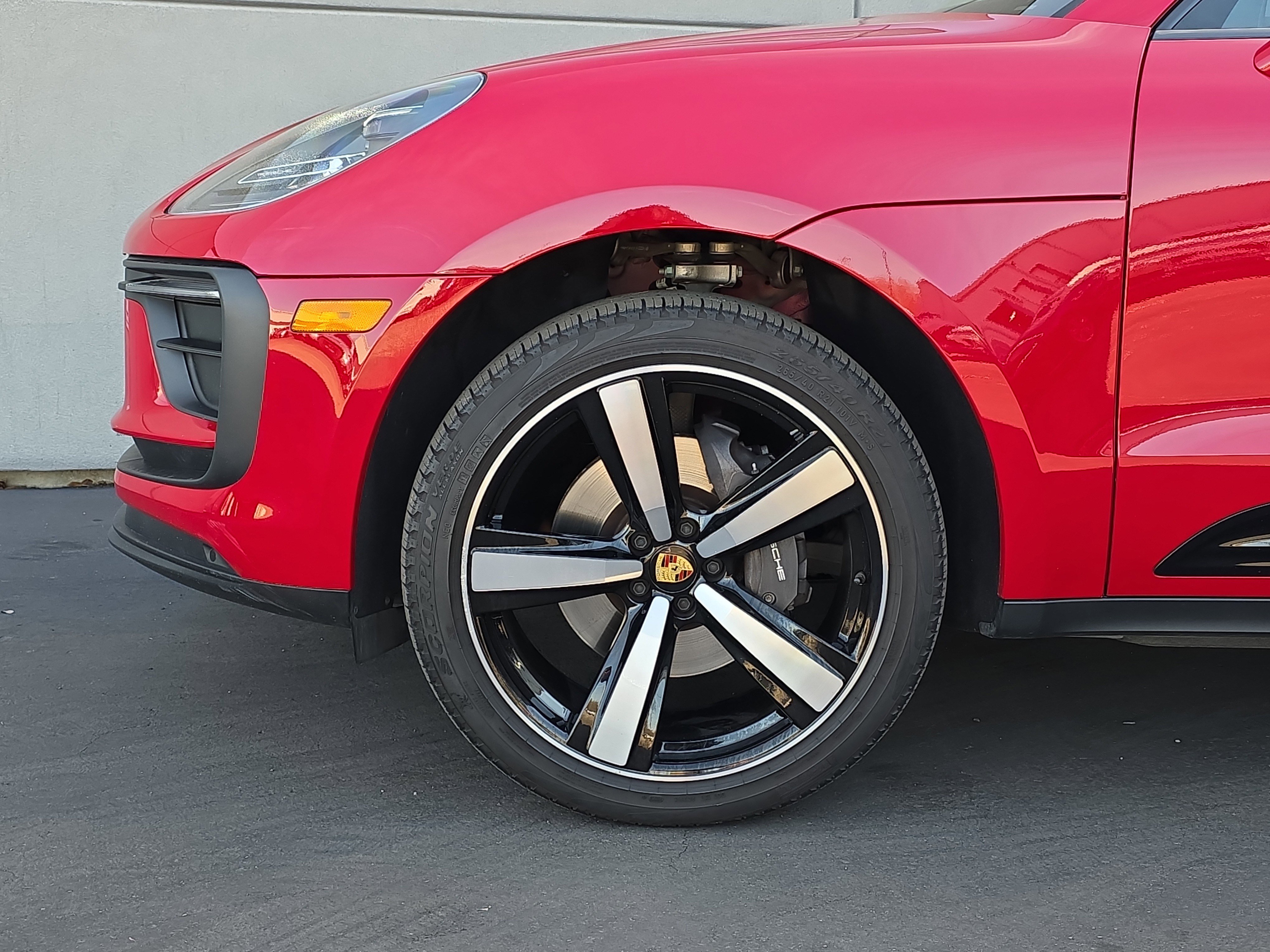 Certified 2024 Porsche Macan image 11