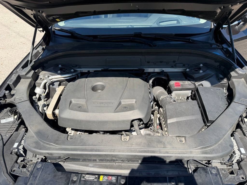 Used 2020 Volvo XC60 T5 Momentum image 12