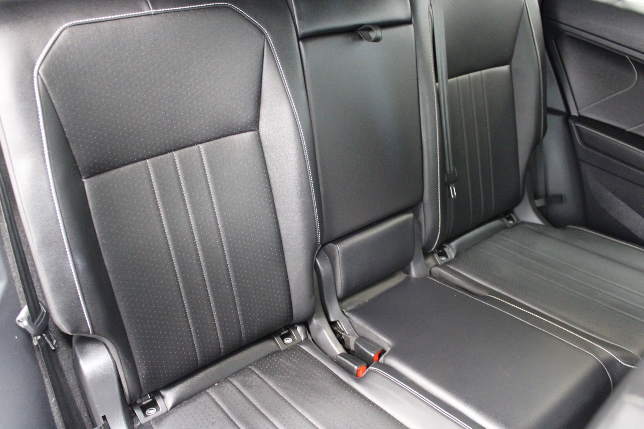 Used 2022 Volkswagen Tiguan SE R-Line image 22