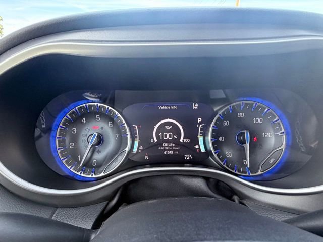 Used 2024 Chrysler Pacifica Touring-L image 11