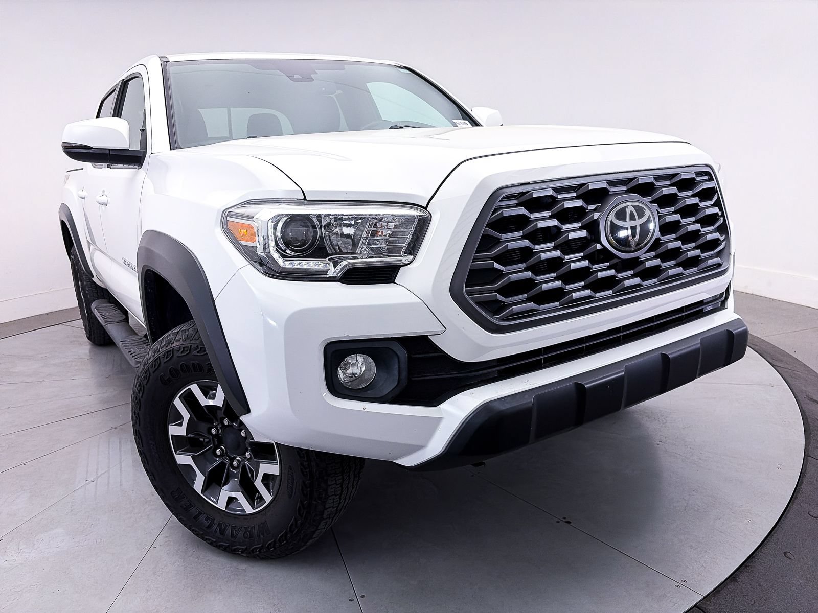Used 2021 Toyota Tacoma TRD Off-Road w/ Technology Package AWD/4WD image 3