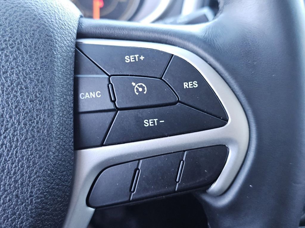 Used 2018 Jeep Cherokee Latitude Plus image 12