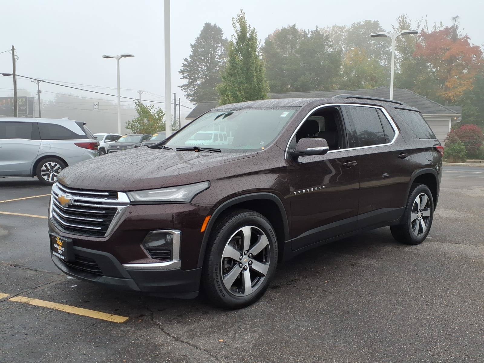 Used 2023 Chevrolet Traverse LT w/ LT Premium Package AWD/4WD image 3