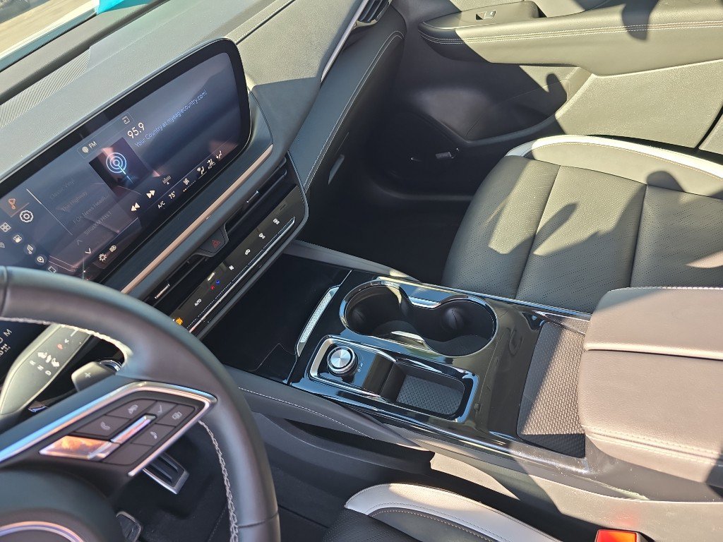 Certified 2025 Buick Envision Sport Touring image 18