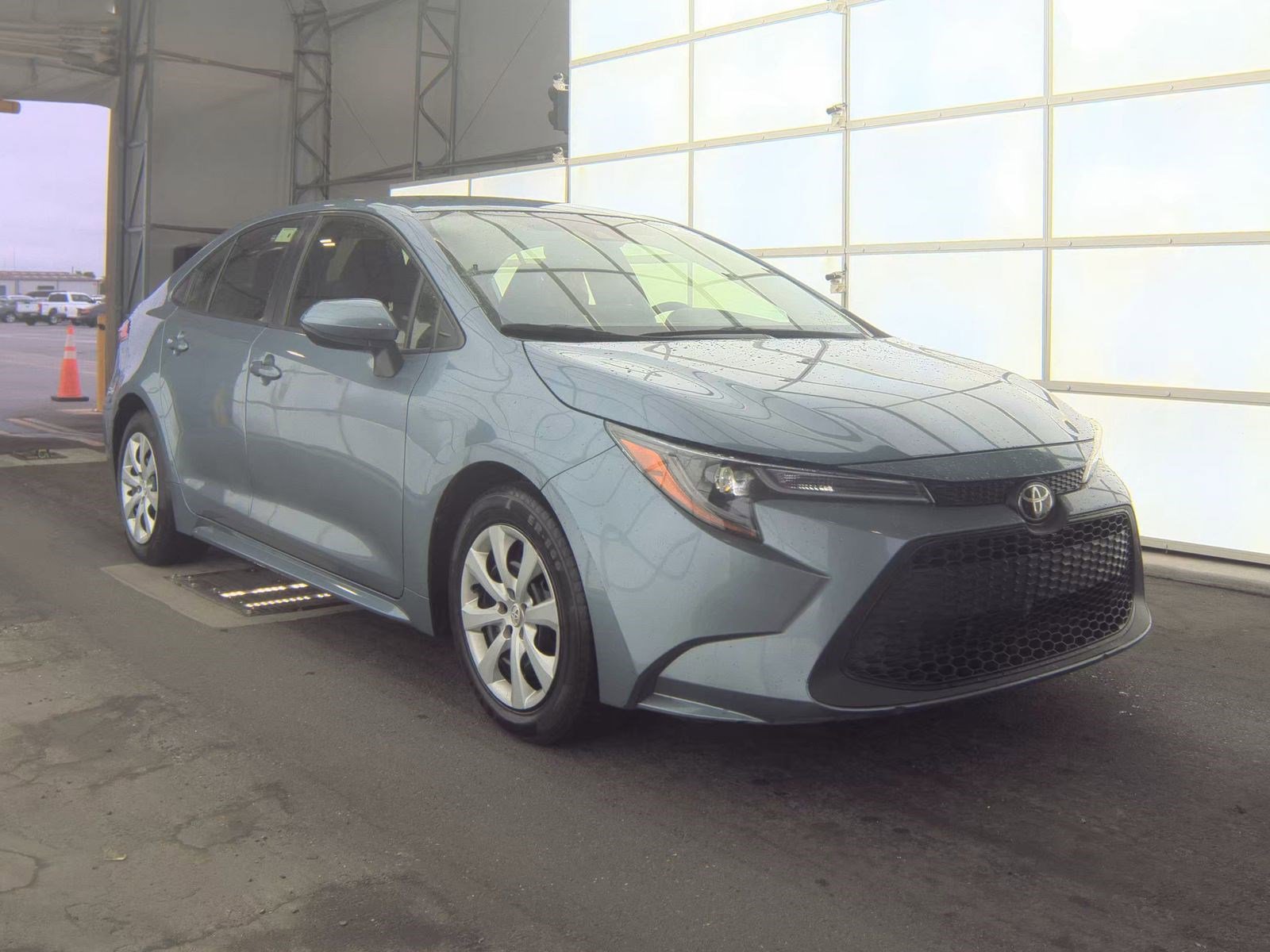 Used 2022 Toyota Corolla LE image 4