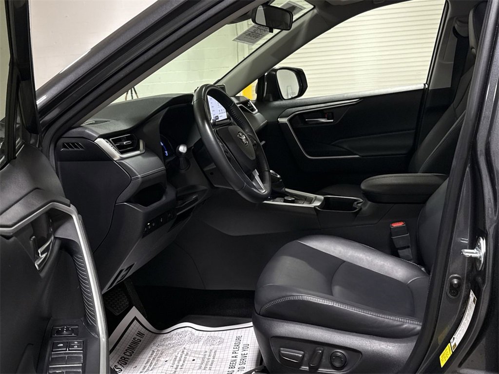 Used 2023 Toyota RAV4 XLE Premium image 19