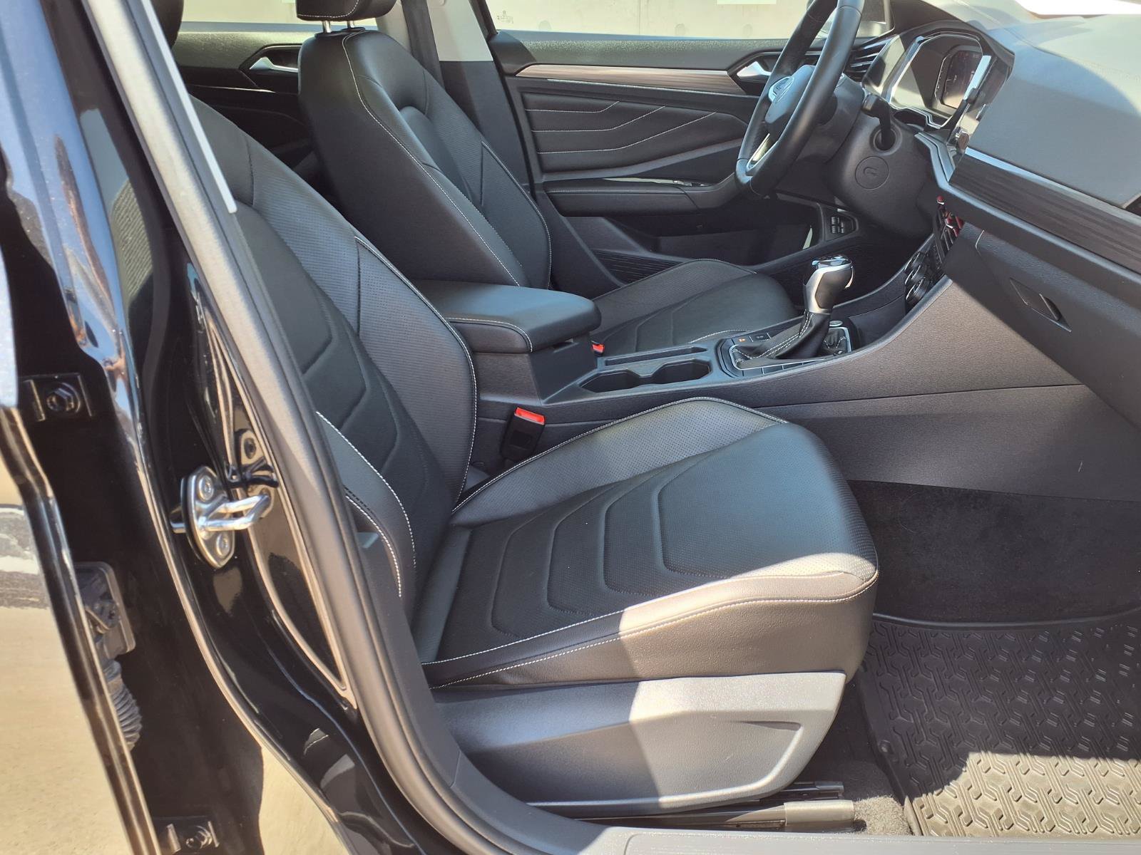Used 2024 Volkswagen Jetta SEL FWD image 11