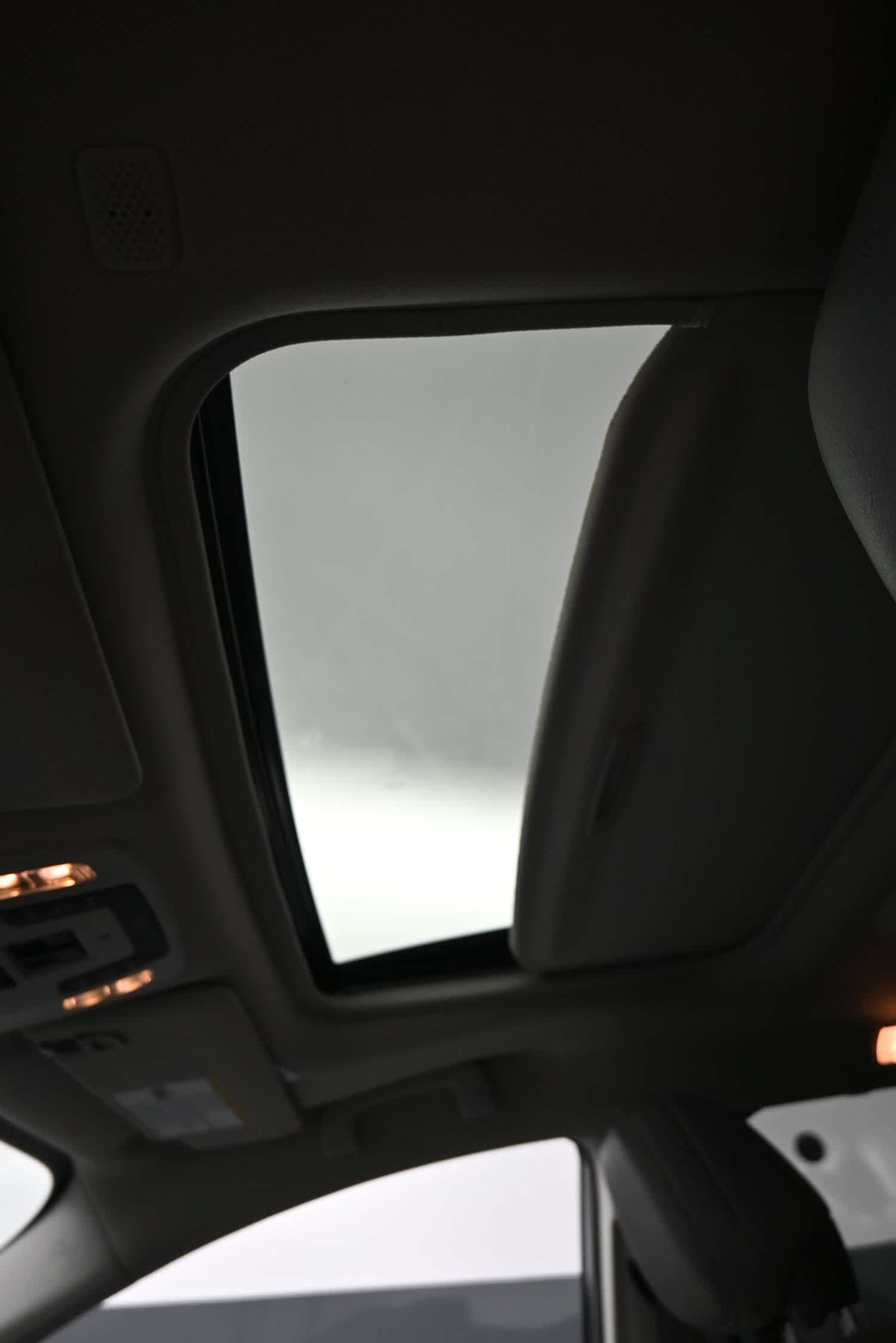 Used 2024 Toyota Sienna Limited AWD/4WD image 18