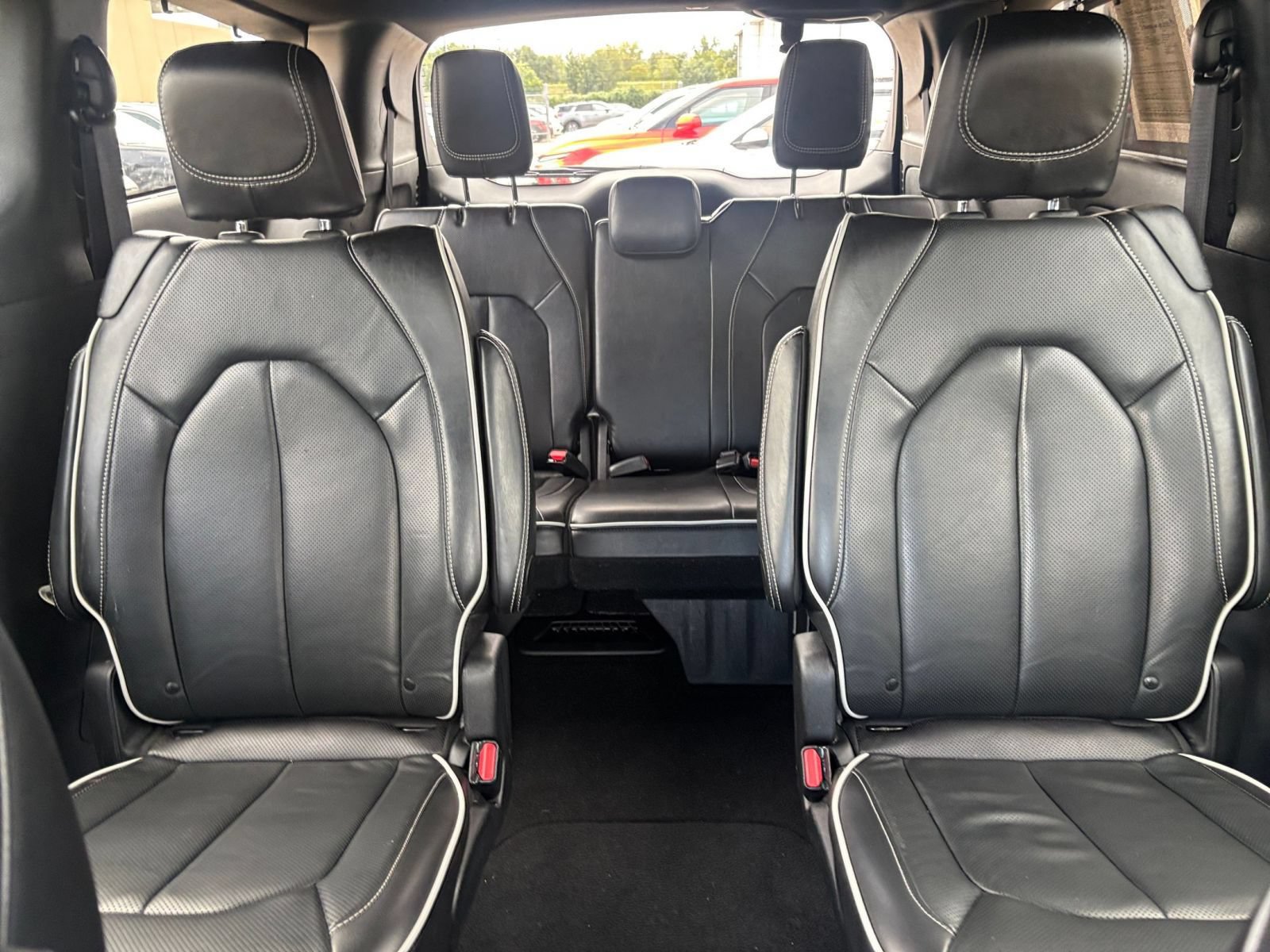 Used 2025 Chrysler Pacifica Limited FWD image 42