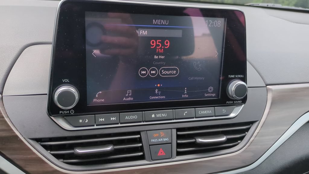 Used 2024 Nissan Altima 2.5 SV FWD image 18