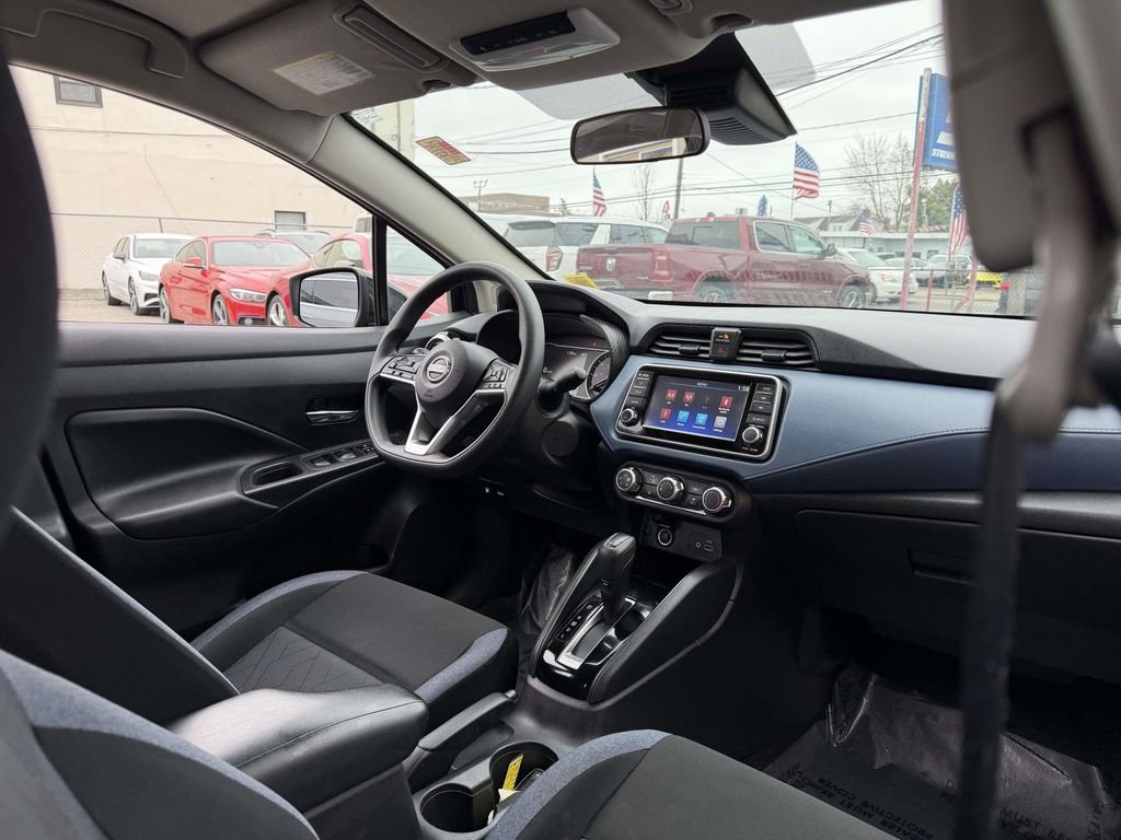 Used 2025 Nissan Versa SV image 9