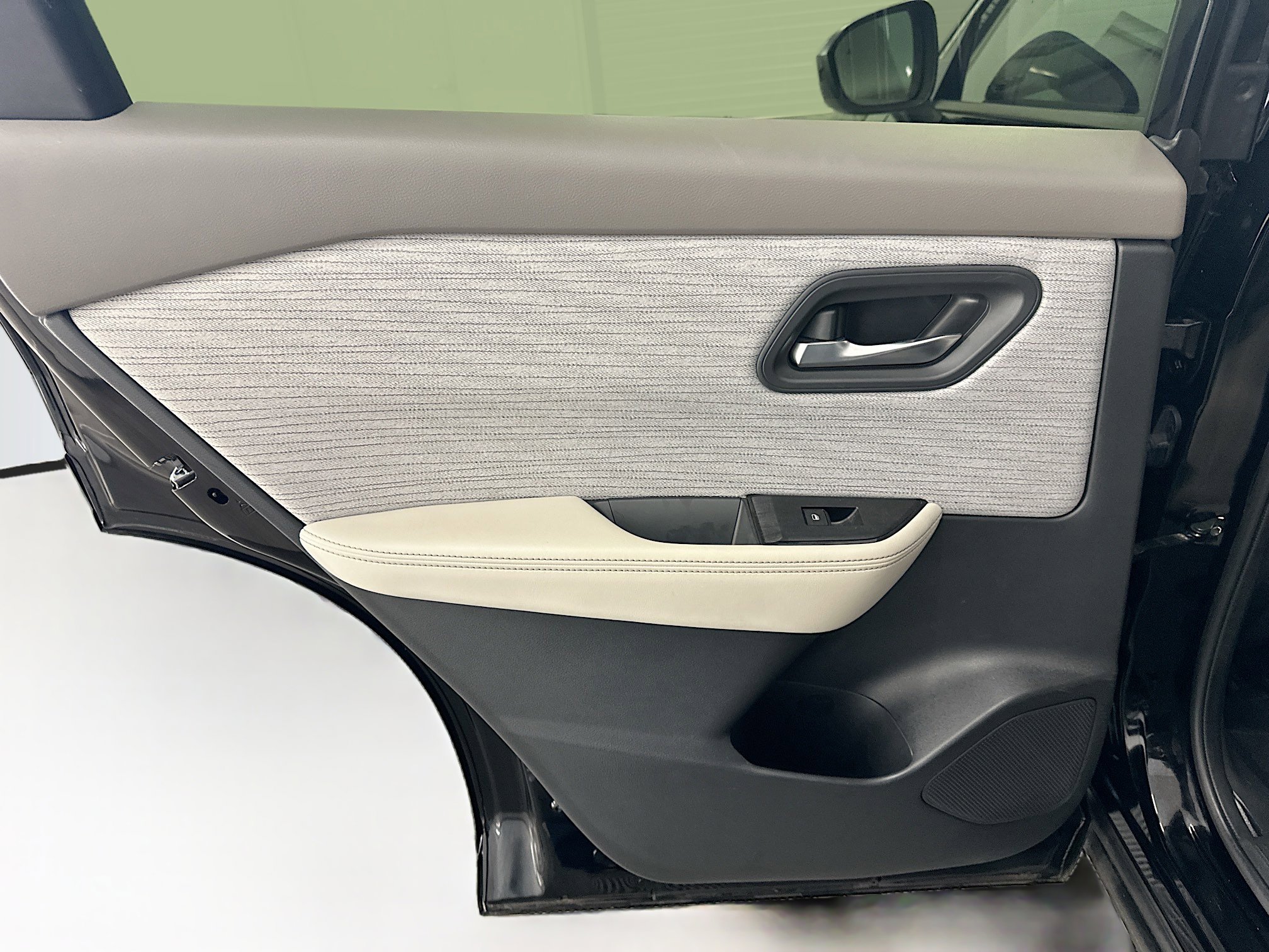 Used 2023 Nissan Rogue SV image 26