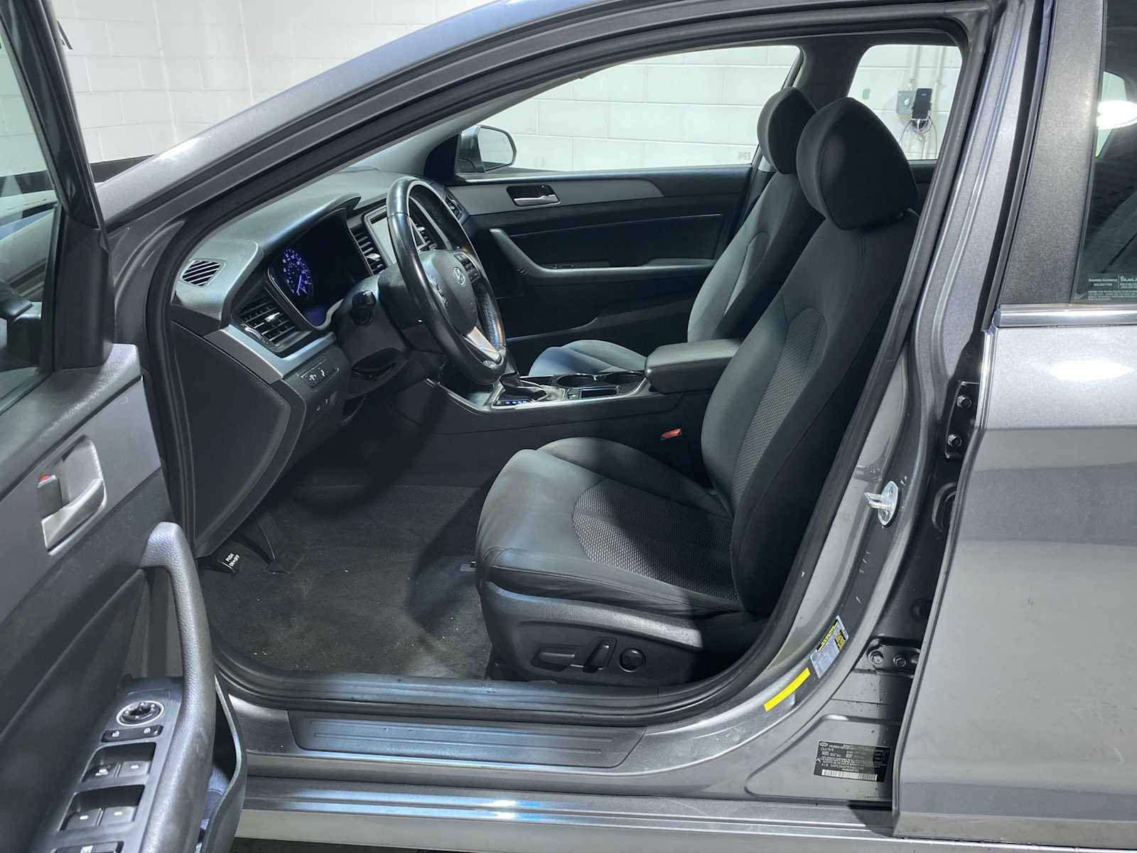 Used 2018 Hyundai Sonata SEL FWD image 2