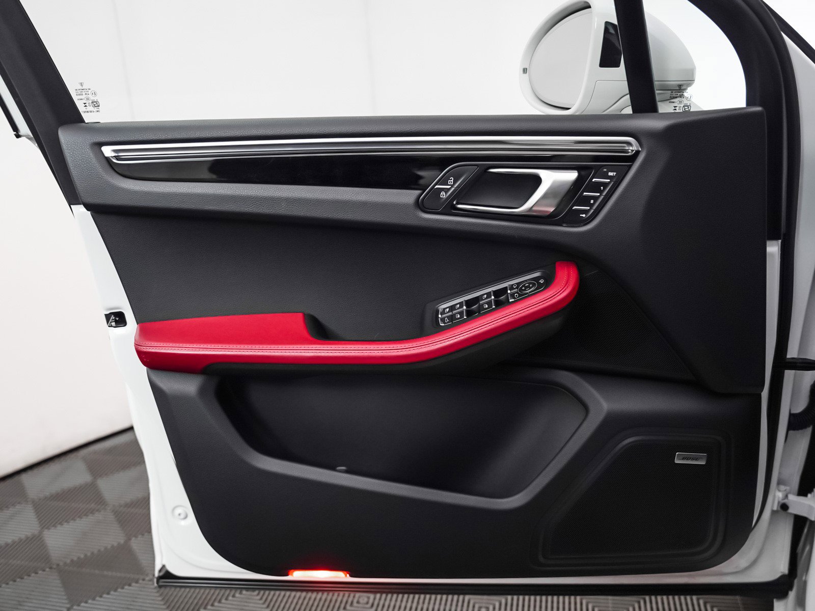 Certified 2024 Porsche Macan image 25