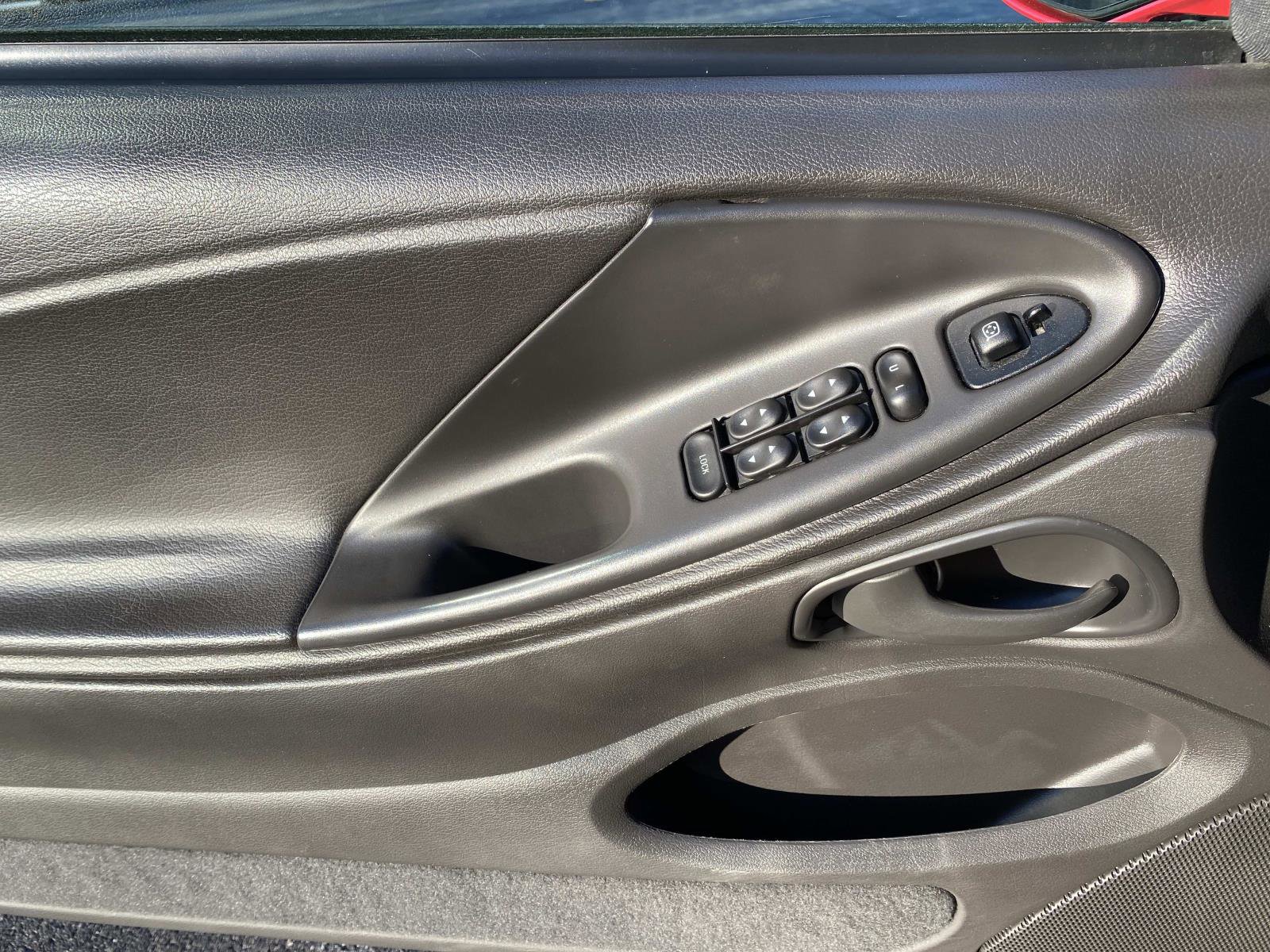 Used 2004 Ford Mustang Cobra image 17