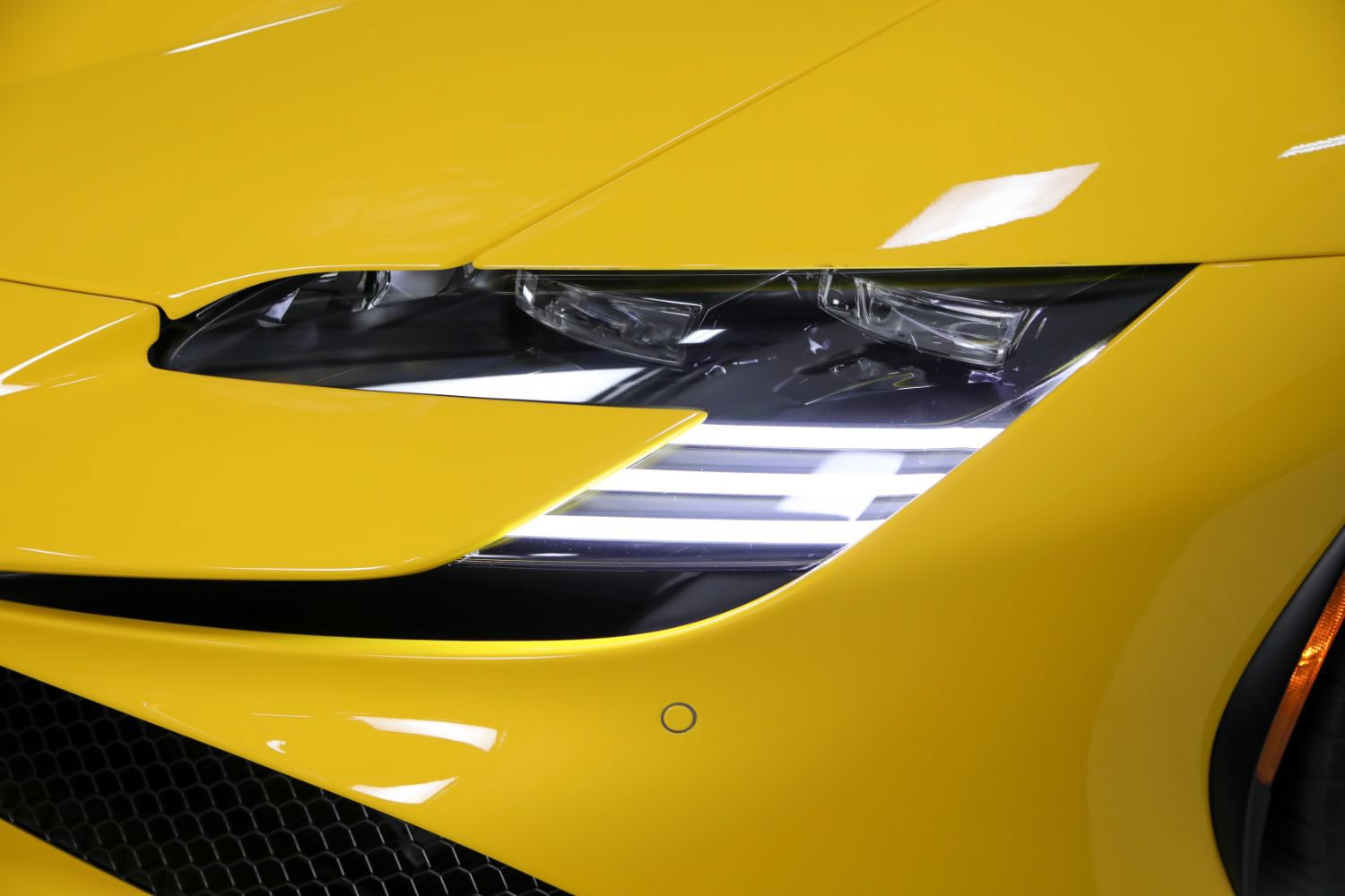 Used 2025 Ferrari SF90 Spider AWD/4WD image 16