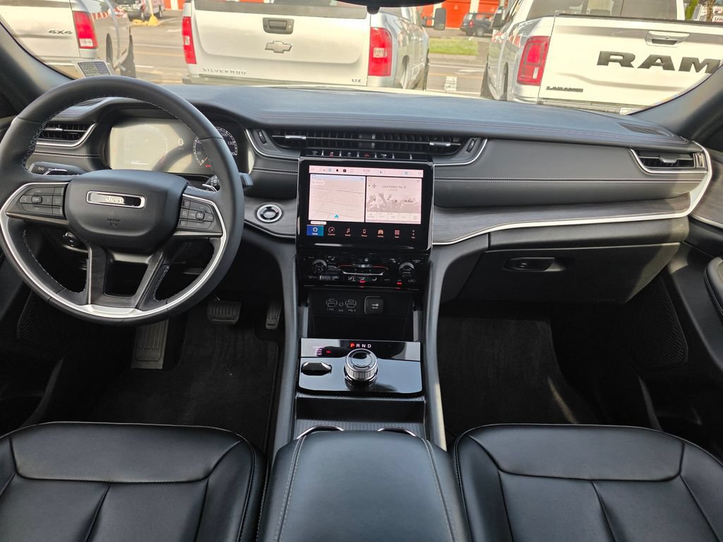 Used 2024 Jeep Grand Cherokee Limited AWD/4WD image 5