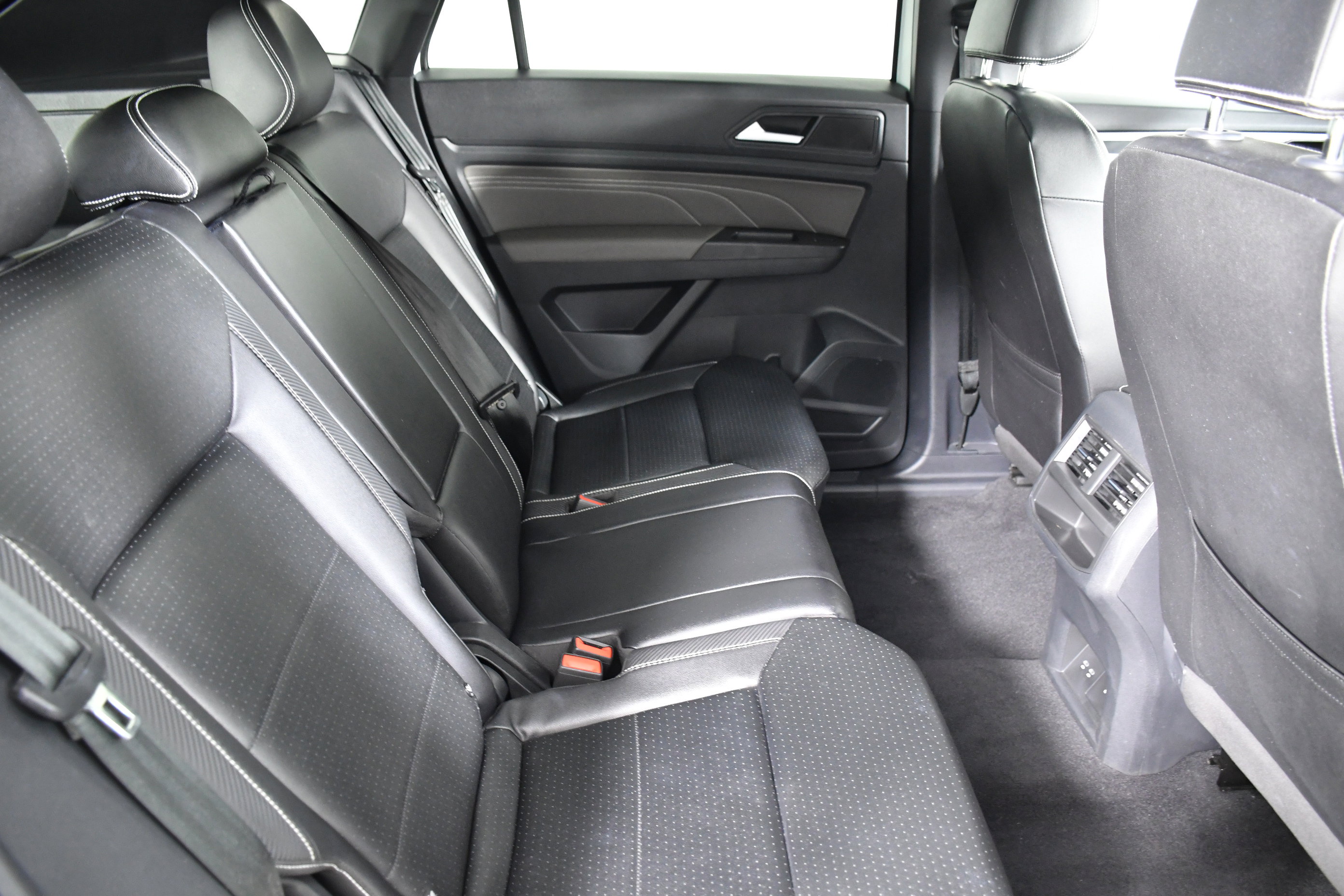 Used 2023 Volkswagen Atlas Cross Sport SEL image 23