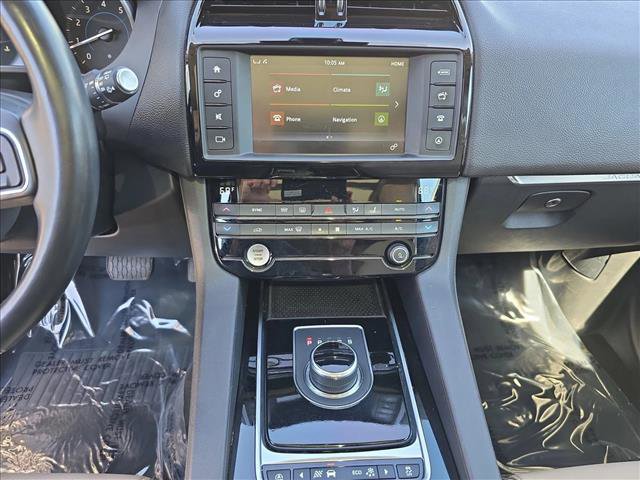 Used 2018 Jaguar F-PACE Premium AWD/4WD image 21
