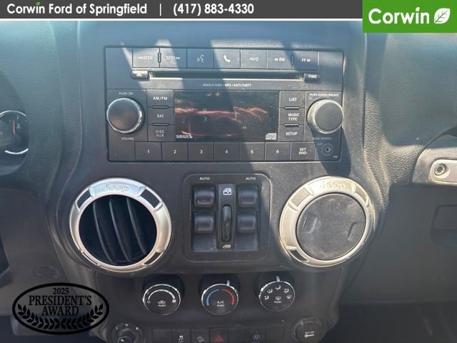 Used 2018 Jeep Wrangler Unlimited Sahara w/ Connectivity Group AWD/4WD image 18