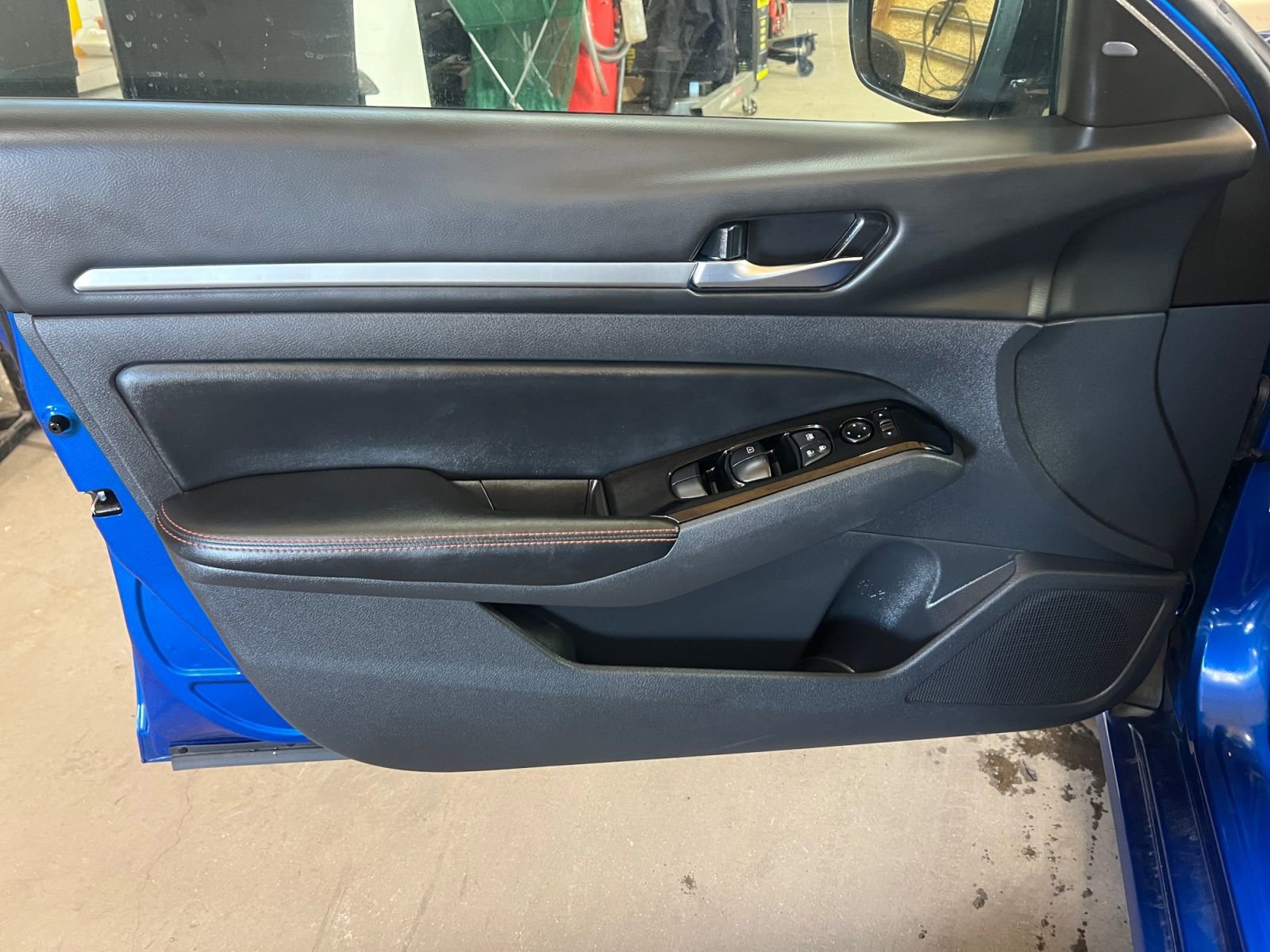 Used 2025 Nissan Altima 2.5 SR FWD image 19