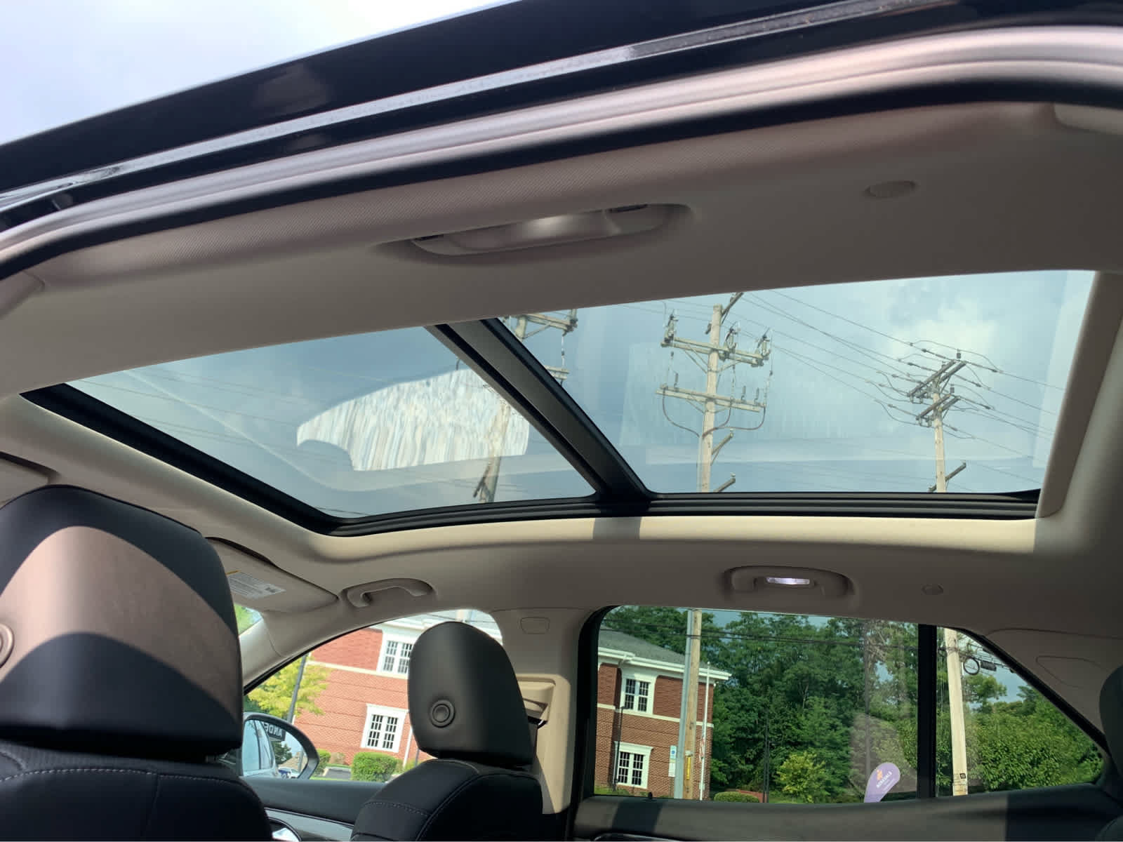 Used 2022 Buick Envision Essence w/ Technology Package I AWD/4WD image 25