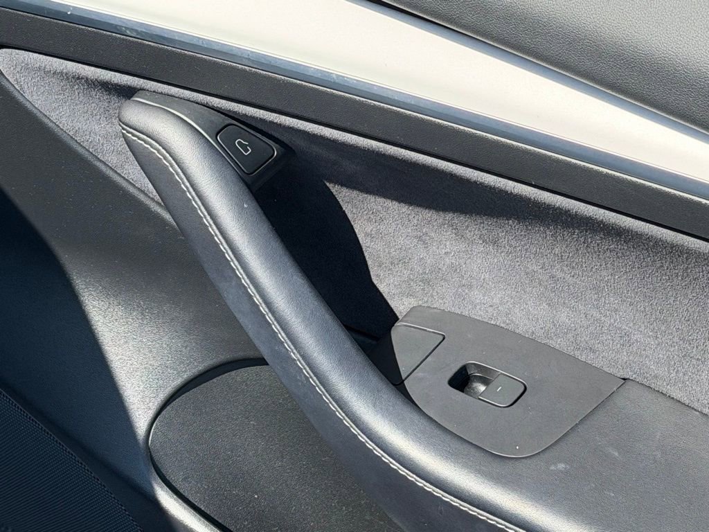 Used 2021 Tesla Model 3 Standard Range Plus RWD image 34