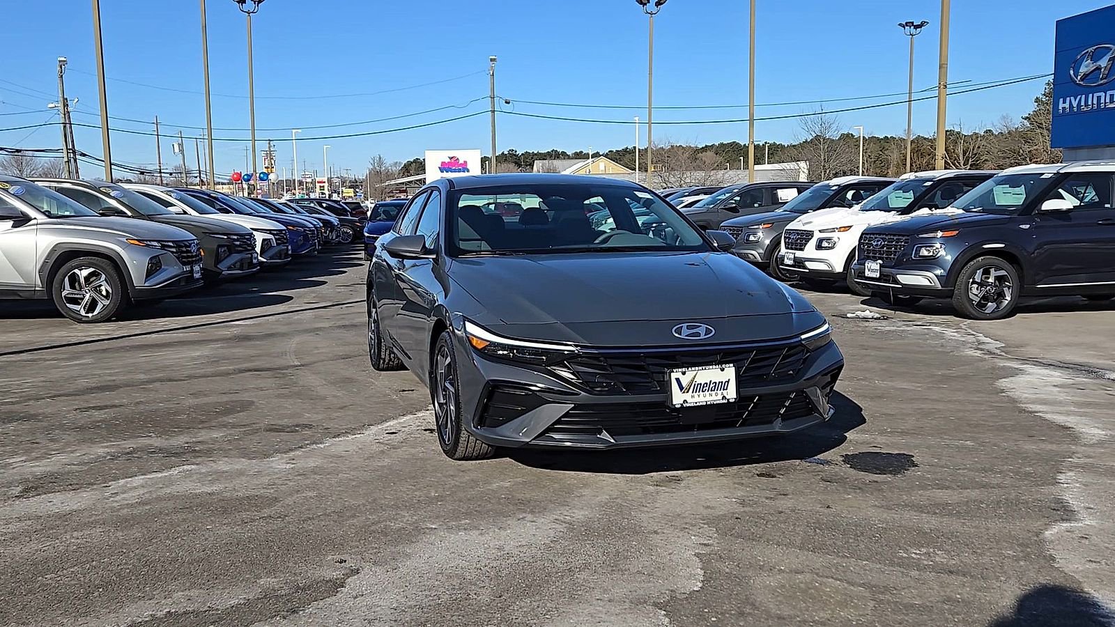 Used 2025 Hyundai Elantra SEL image 3